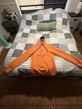 Valani Central Florida Zoo Giraffe Graphic Pullover Hoodie Orange Small